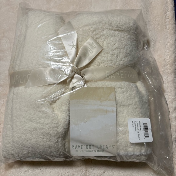 NWT Barefoot Dreams Throw Blanket | cream + white - Picture 3 of 4